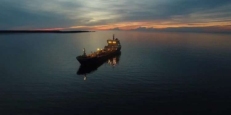 Qara dənizdə pilotsuz uçuş aparatları ilə hücum: İki gəmi vuruldu