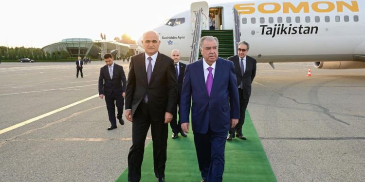 Tacikistan Prezidenti Azərbaycana səfərə gəlib