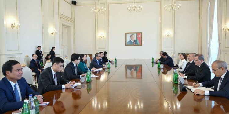 Prezident İlham Əliyev Çin Kommunist Partiyası Mərkəzi Komitəsinin Siyasi Bürosunun üzvünü qəbul edib - FOTOLAR