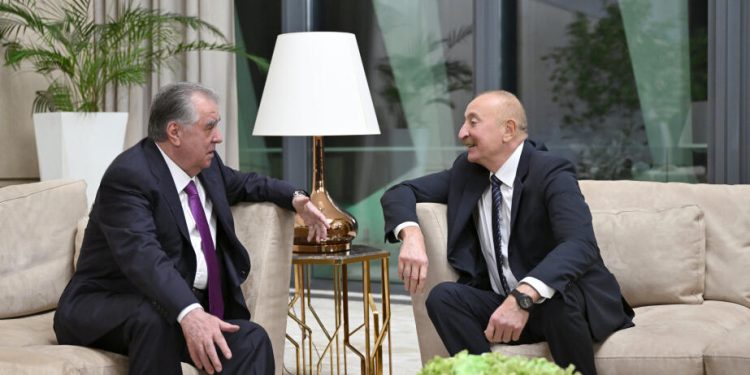 Prezident İlham Əliyev Tacikistan Prezidenti ilə görüşüb - VİDEO