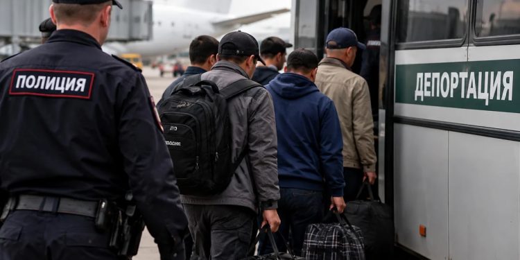 Azərbaycan vətəndaşları Rusiyadan deportasiya edildilər