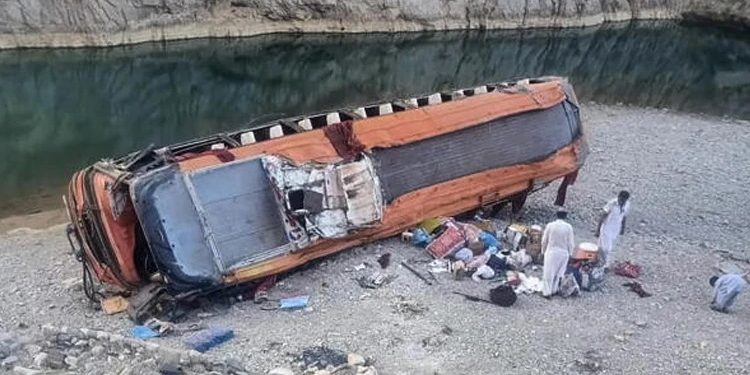 Pakistanda yol qəzası: 10 ölü, 32 yaralı