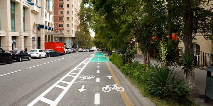 Bülbül prospektinin daha bir hissəsində mikromobillik zolağı təşkil olunub