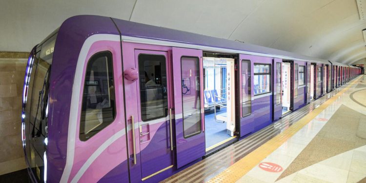 Metrodan istifadə edənlər azalıb